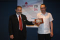 D. Lucio Moreno recoge el premio en nombre de D. Enrique Mart, 2 finalista del concurso de animacin